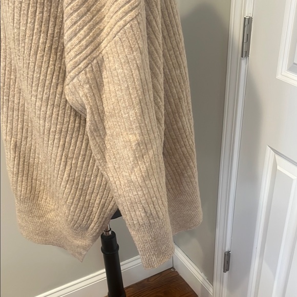 Cozy Beige Ribbed Sweater - Picture 4 of 4